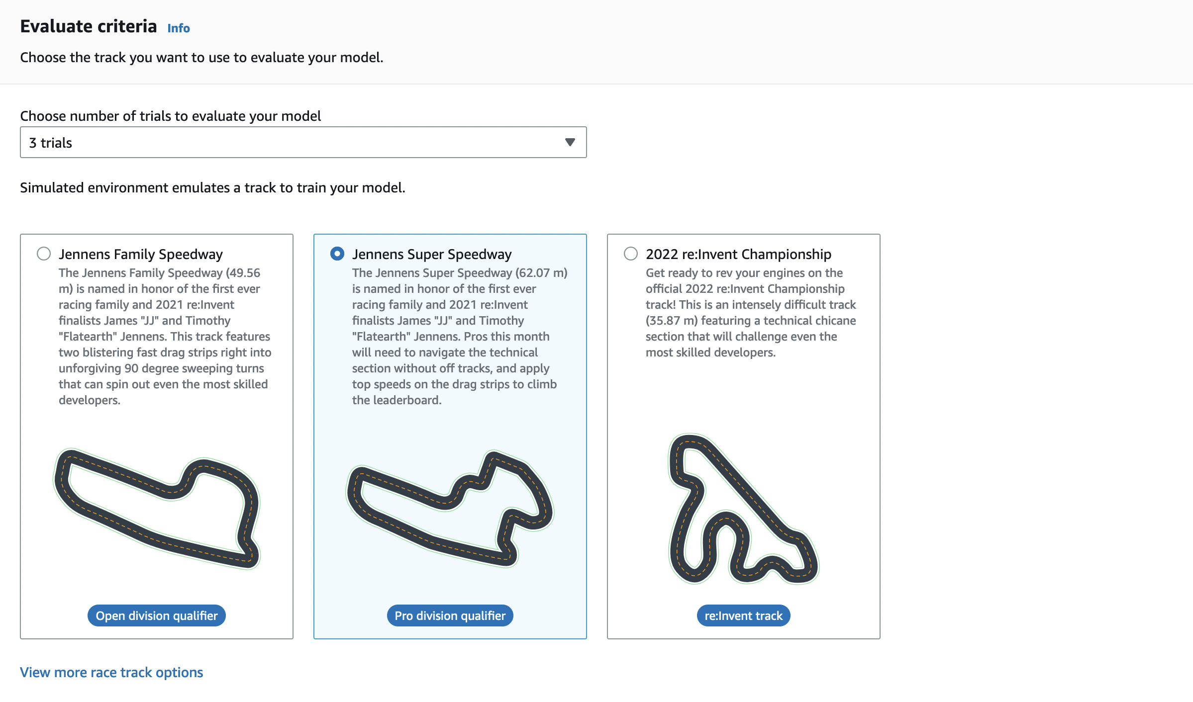 Bild: AWS DeepRacer wählt einen Track für die Bewertung aus.