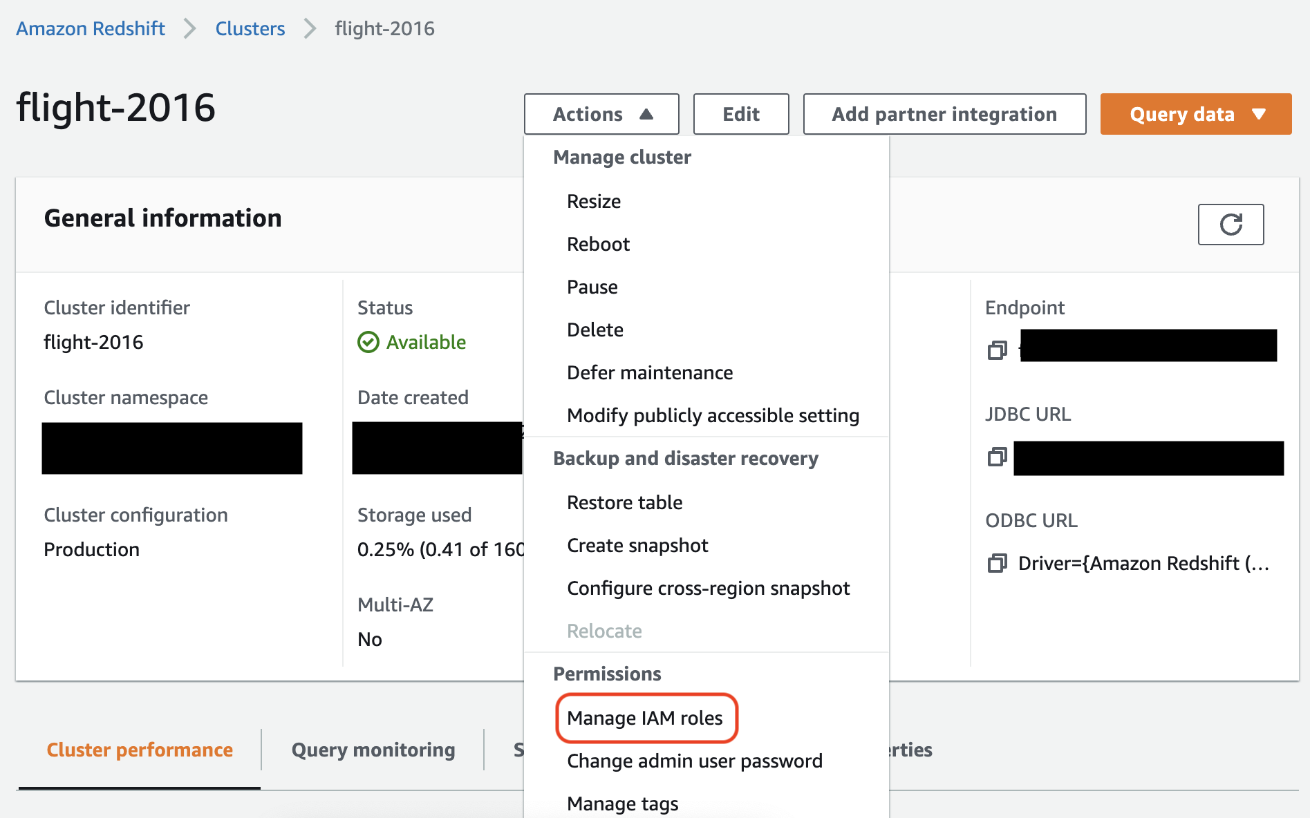 Ein Beispiel dafür, wo IAM-Berechtigungen in der Amazon-Redshift-Konsole verwaltet werden.