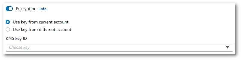 Screenshot des aktivierten Verschlüsselungsschalters und KMS key des ID-Dropdownmenüs.