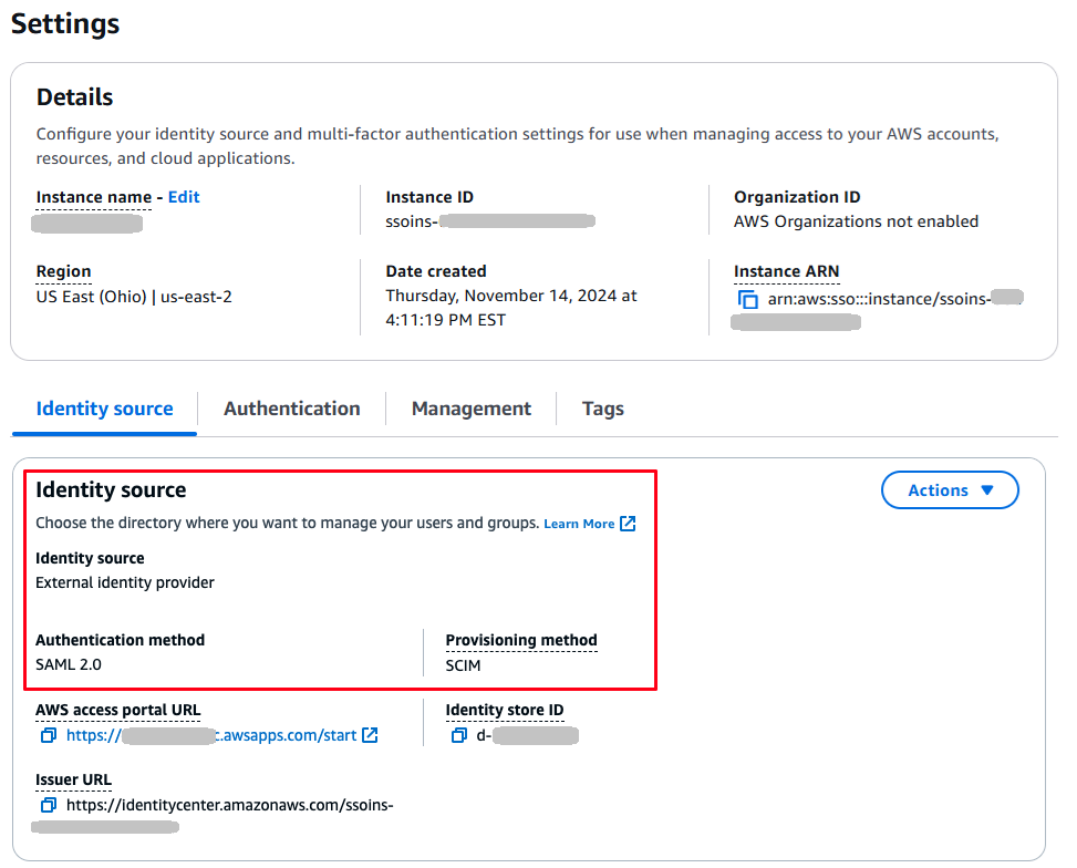 IAM Identity Center zeigt an, dass es sich bei der Identitätsquelle um SAML 2.0 handelt