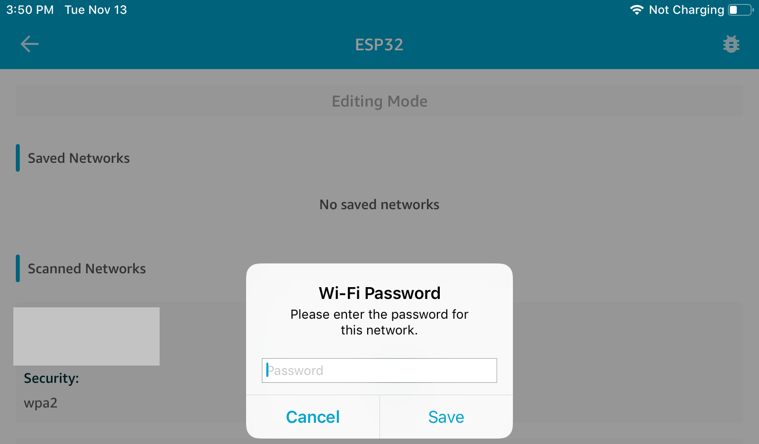 Cuadro de diálogo para introducir la contraseña de una red wifi con un campo de contraseña vacío y botones para cancelar y guardar.