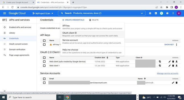 La captura de pantalla muestra la página de configuración APIs y los servicios con el menú desplegable Crear credenciales y la opción de ID de cliente de Oauth resaltada.