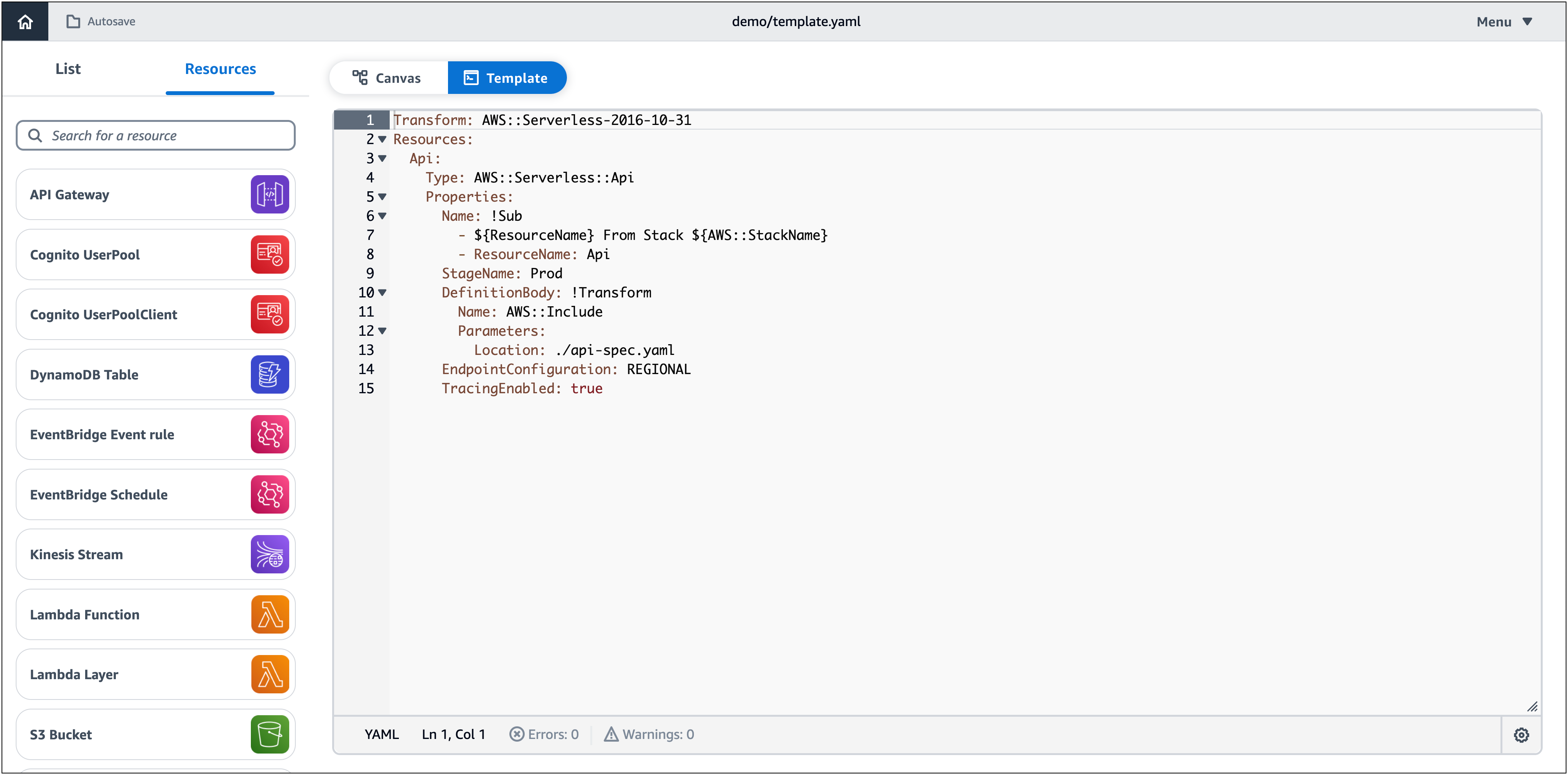 La vista de plantilla de Infrastructure Composer muestra el código de infraestructura configurado para hacer referencia al archivo externo.