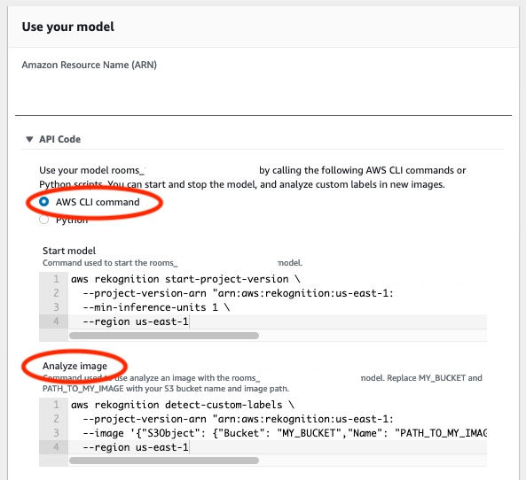 Captura de pantalla de la consola con el comando AWS CLI para detectar etiquetas personalizadas en una imagen mediante un modelo de aprendizaje automático e instrucciones para iniciar el modelo y proporcionar detalles de la imagen.