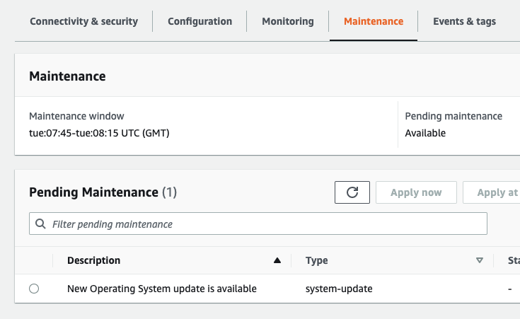 La console Amazon DocumentDB affiche la colonne Maintenance pour les clusters.