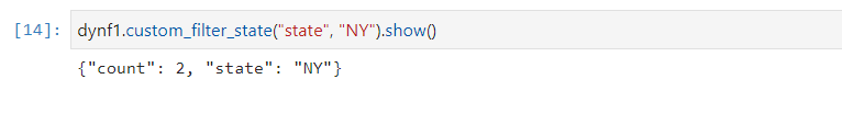 La capture d'écran illustre une cellule de bloc-notes AWS Glue où les arguments sont transmis à la fonction dynamicFrame.show.
