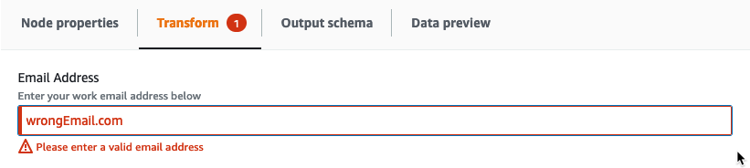 La capture d'écran illustre un paramètre de transformation visuelle personnalisée avec le message d'erreur de validation suivant : Please enter a valid email address (Veuillez saisir une adresse e-mail valide).