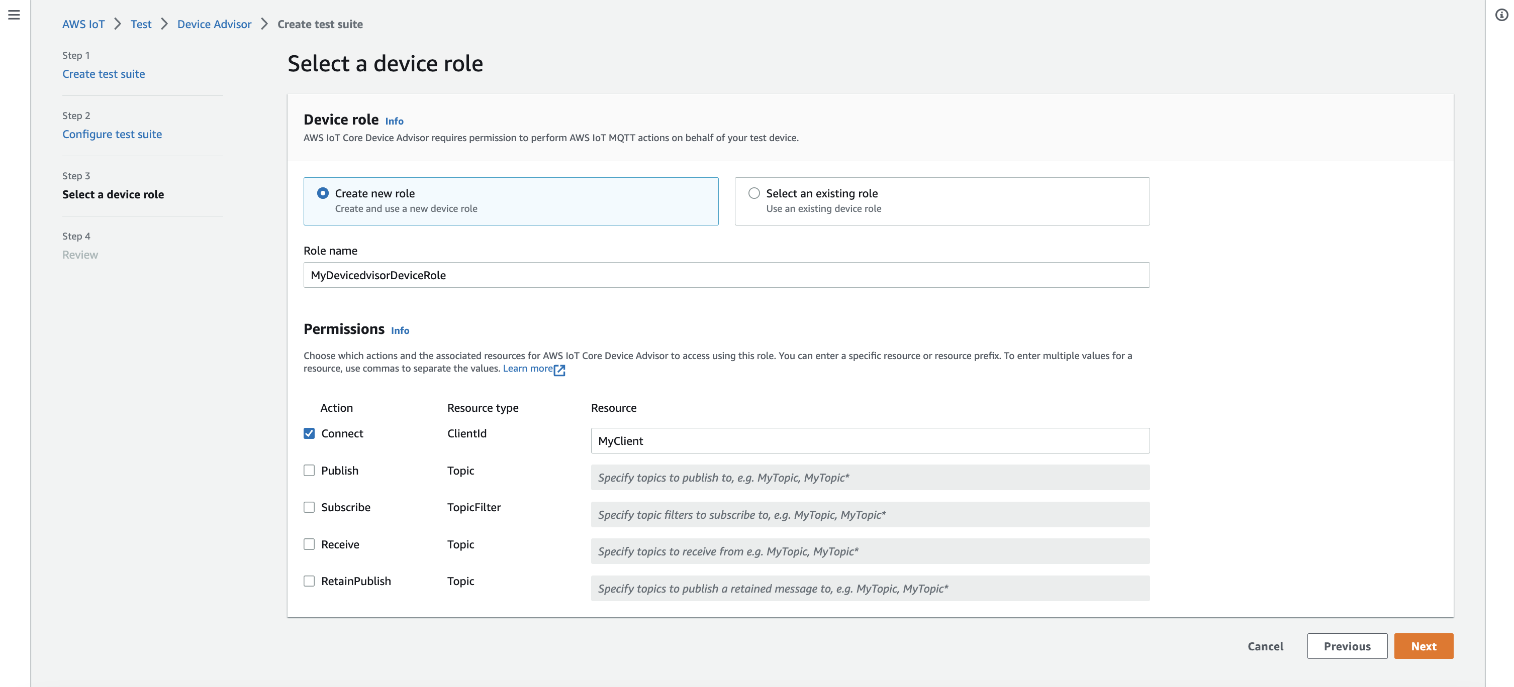 L'étape « Sélectionnez un rôle sur l'appareil » dans Device Advisor pour créer une suite de tests, avec des options permettant de créer un nouveau rôle ou de sélectionner un rôle existant, ainsi que des champs pour spécifier le nom du rôle, les autorisations et les détails des ressources.