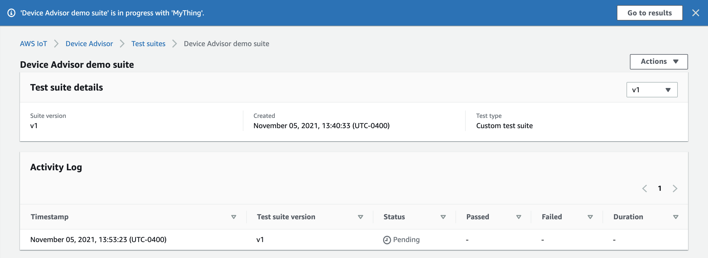 Les détails d'une suite de tests personnalisée intitulée « Suite de démonstration Device Advisor » sont en cours d'élaboration avec le statut « En attente ».