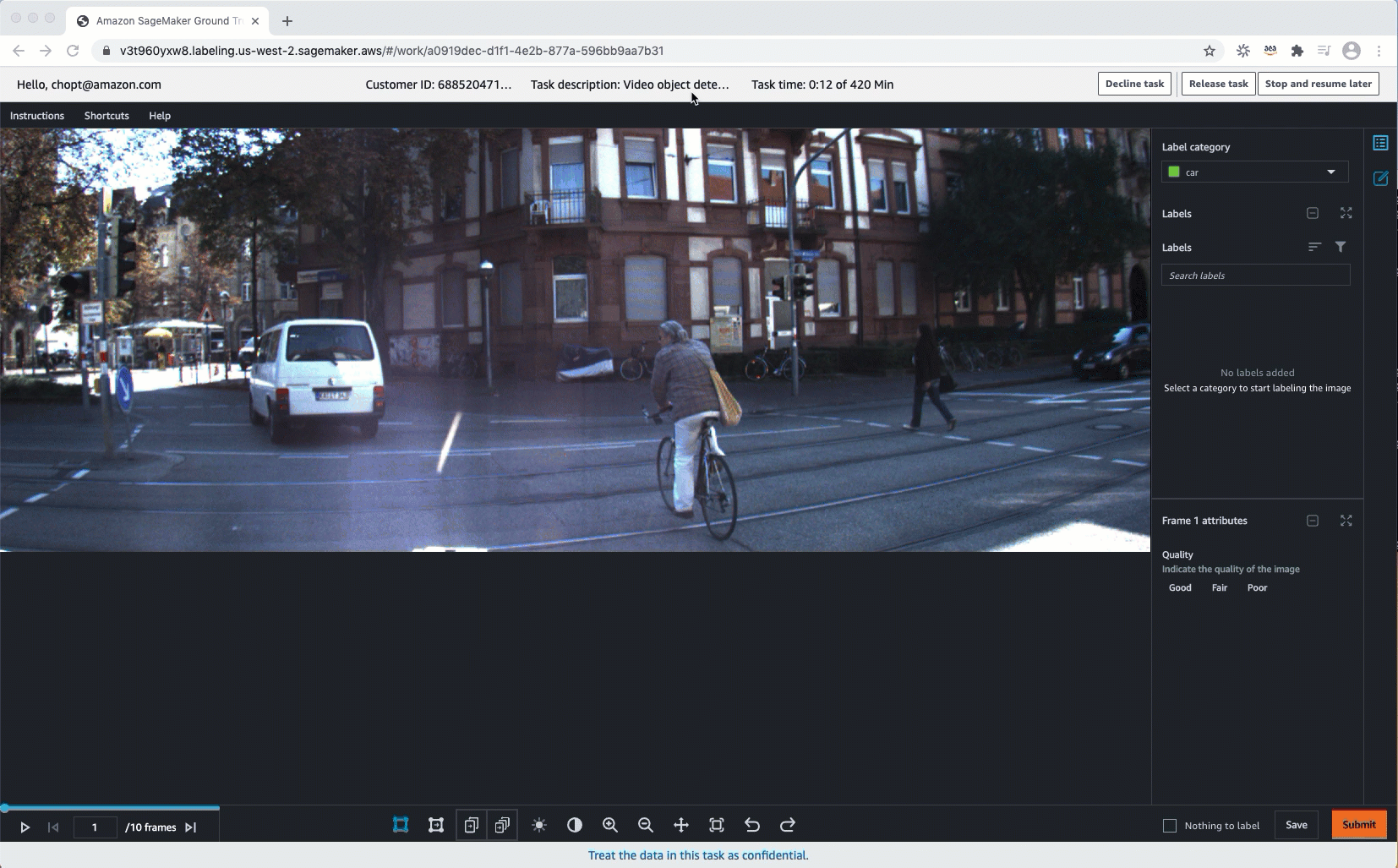 Gif montrant comment un travailleur peut ajuster les cases prédites dans l'image suivante.
