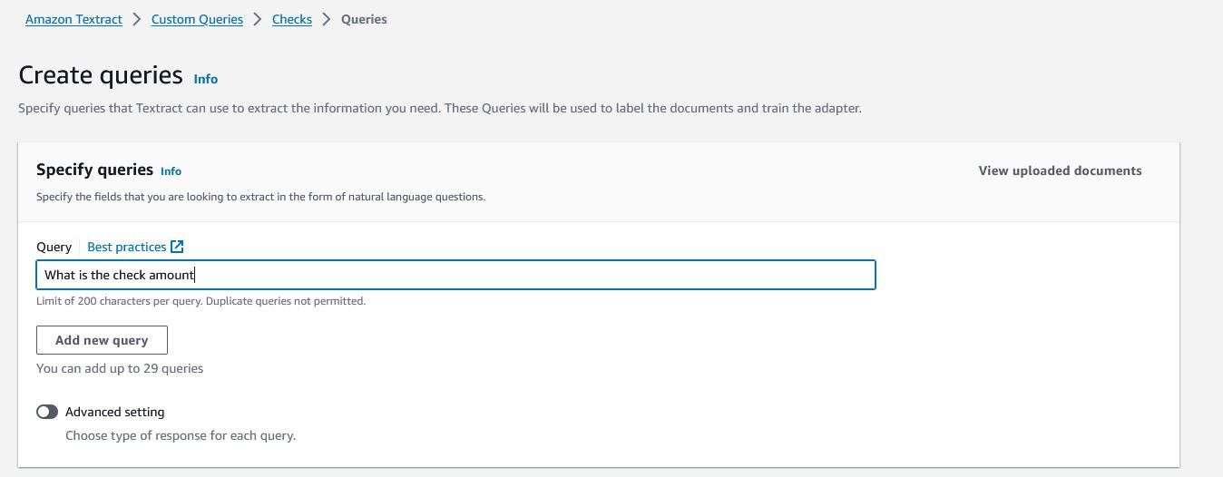 Interface permettant de créer des requêtes sur Amazon Textract, avec une zone de texte permettant de « Spécifier les requêtes que Textract peut utiliser pour extraire les informations dont vous avez besoin ». L'exemple de requête affiché est « Quel est le montant du chèque ? »