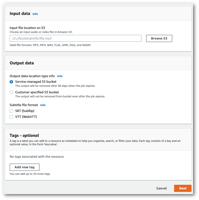 Amazon Transcribe capture d'écran de la console : les volets de données d'entrée et de sortie pour une transcription par lots.