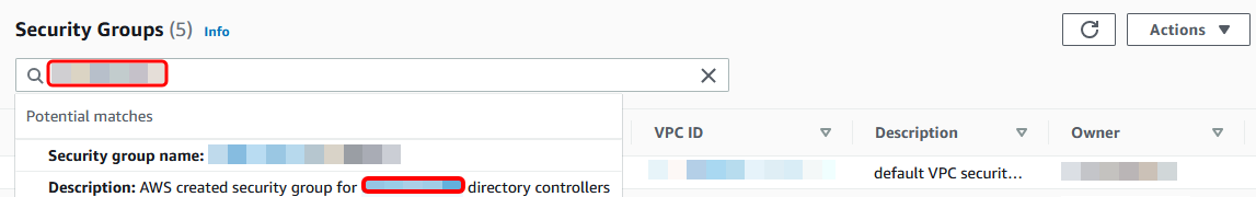 Di Konsol VPC Amazon, hasil pencarian untuk grup keamanan untuk pengontrol direktori disorot.