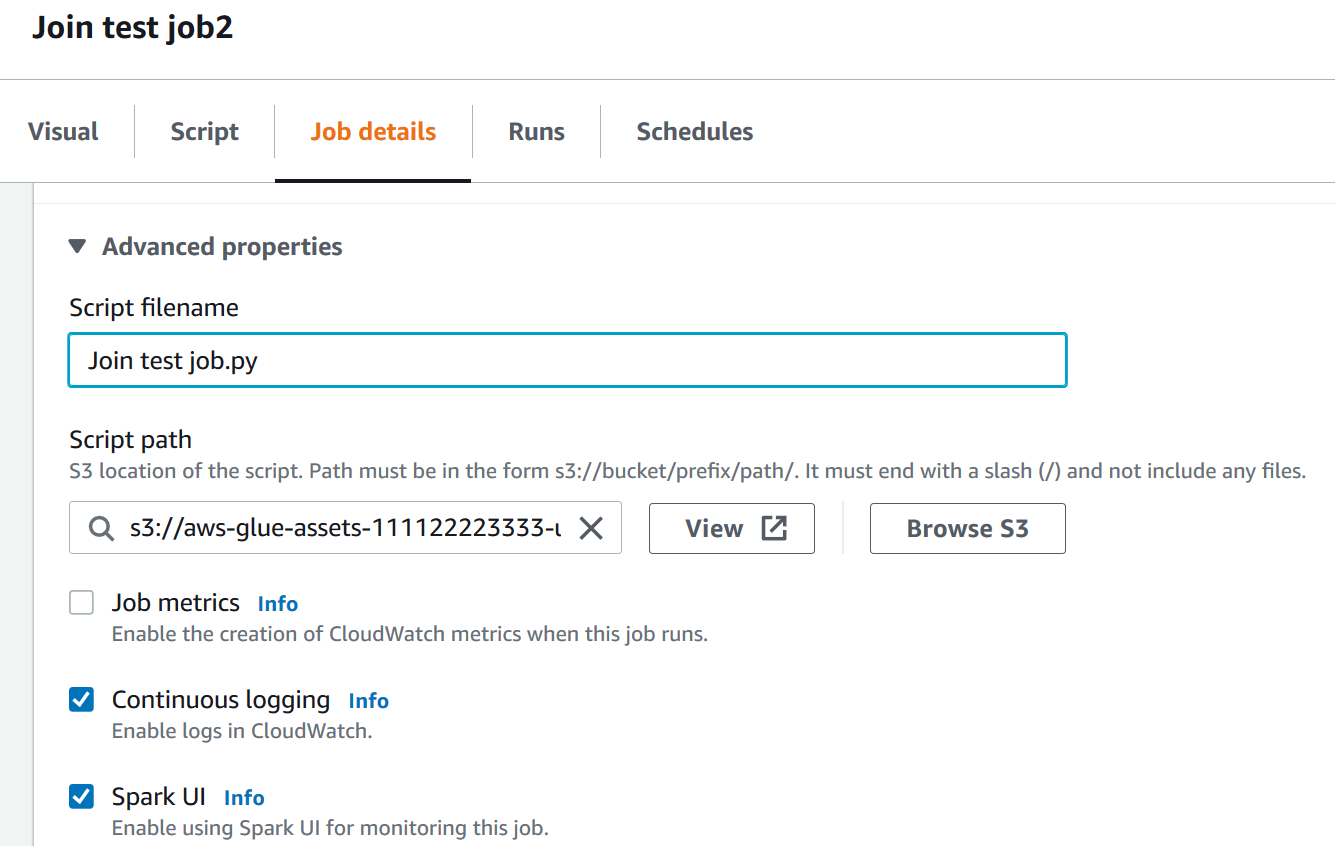 Screen shot menunjukkan editor visual di AWS Glue Studio dengan tab Job details dipilih. Bagian properti lanjutan pada halaman diperluas, dan parameter Nama file skrip dan Path skrip ditampilkan. Bidang nama file Script menunjukkan Join test job.py dan bidang jalur Script menunjukkan. s3://aws-glue-assets-111122223333-u