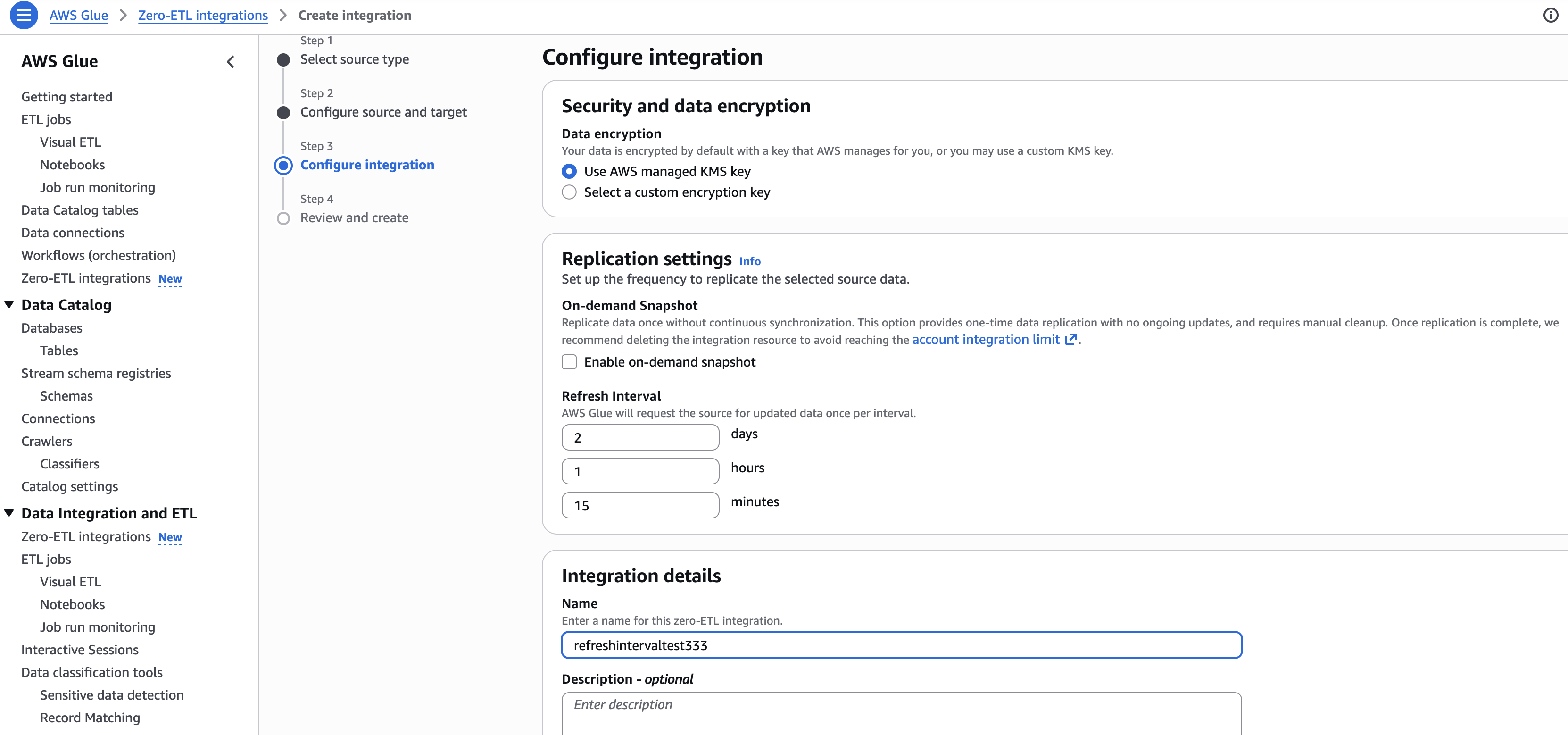 La schermata mostra la configurazione del parametro RefreshInterval nelle impostazioni di integrazione Zero-ETL.