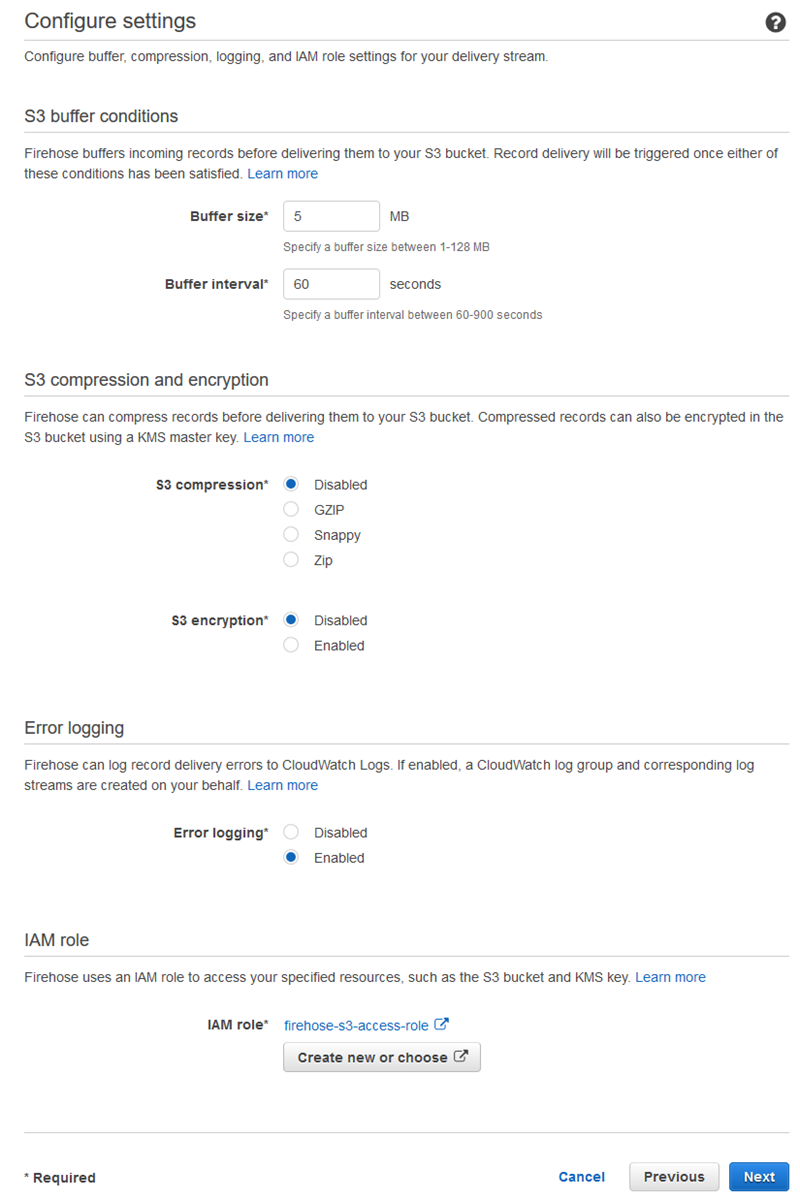 Screenshot che dimostra come configurare le opzioni e la sicurezza durante la creazione di un flusso di distribuzione Kinesis Data Firehose.
