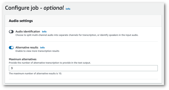 Amazon Transcribe pagina 'Configura lavoro' della console. Nel pannello “Impostazioni audio”, è possibile abilitare i Risultati alternativi e specificare il numero massimo di alternative che si desidera includere nell'output della trascrizione.