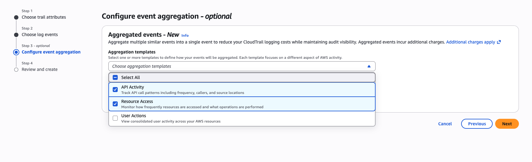 API アクティビティとリソースアクセスオプションが選択された集約テンプレートドロップダウンを示す CloudTrail コンソールのスクリーンショット