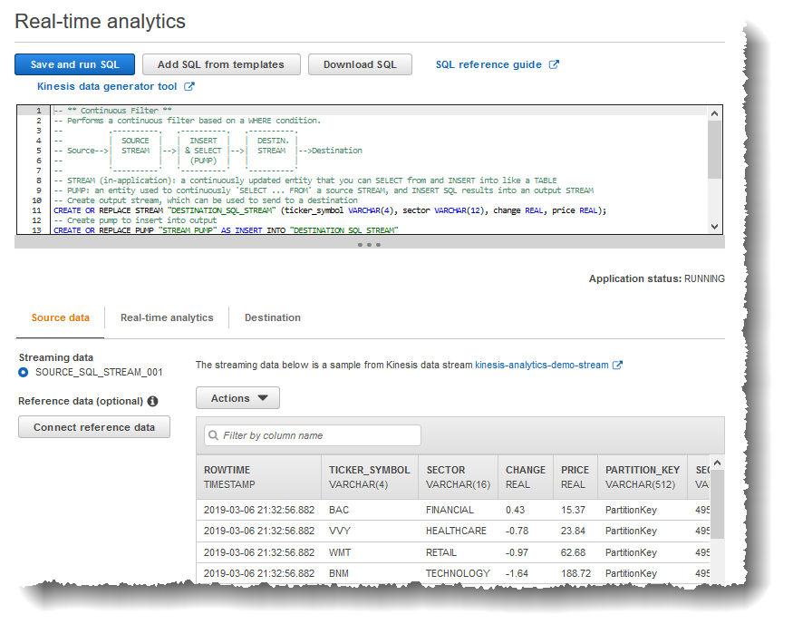 ストリーミングソースが強調表示されたソースデータタブを示す SQL エディタのスクリーンショット。