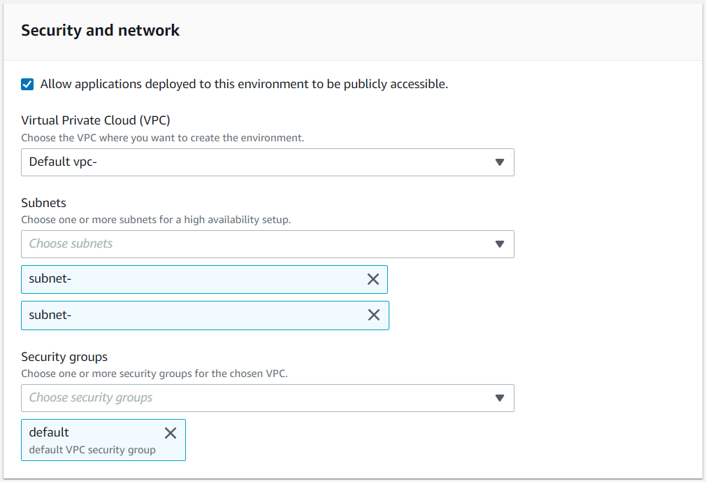 デフォルトの VPC と 2 つのサブネットが選択された状態の [セキュリティとネットワーク] セクション。