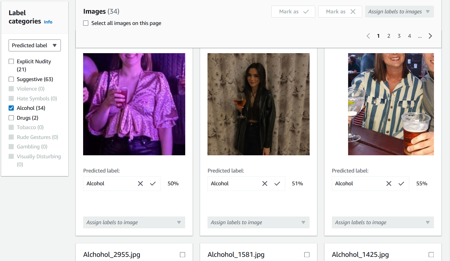 アルコール飲料を手にする人を描写する 3 つの画像。画像ラベルに対する「Alcohol」カテゴリ予測を説明するために使用されている。