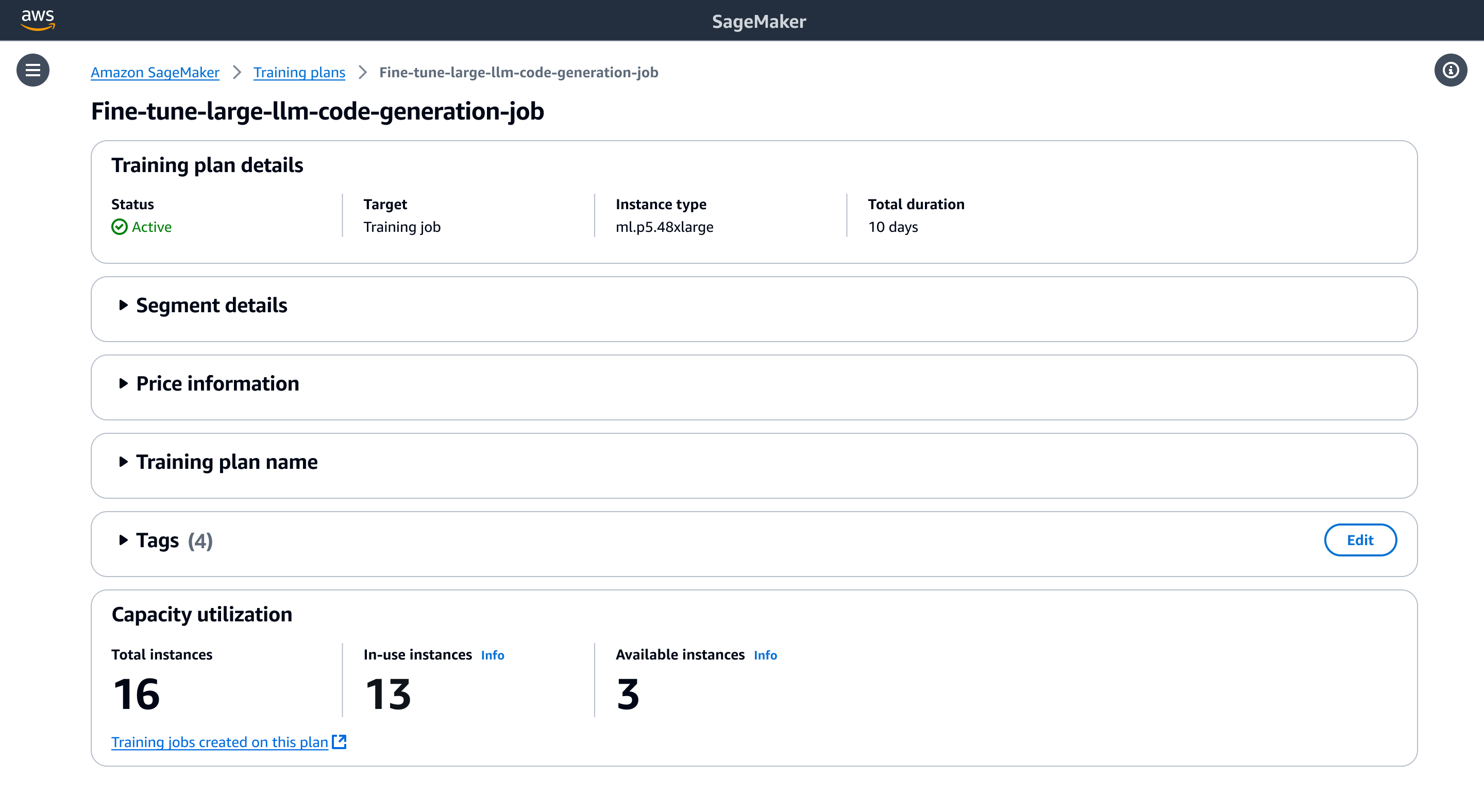 トレーニングプランの詳細を表示する SageMaker AI コンソールページ。このページには、基本的な計画情報、ステータス、インスタンスの詳細が表示されます。その他の詳細については、以下の拡張可能なセクションを参照してください。下部の容量使用率セクションには、プランの合計、使用中、使用可能なインスタンスが表示されます。