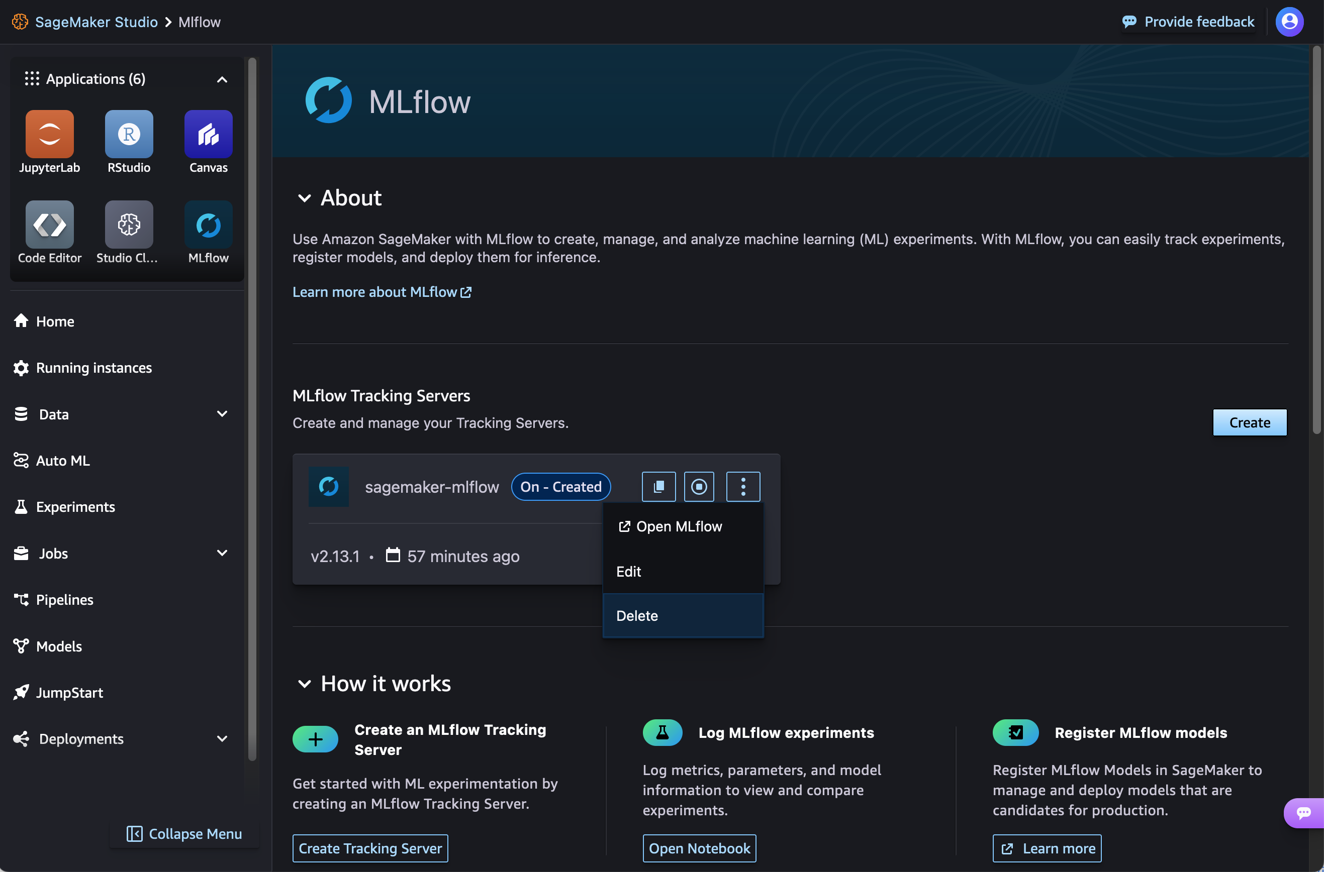 Studio UI의 MLflow 추적 서버 창에 있는 추적 서버 카드의 삭제 옵션입니다.