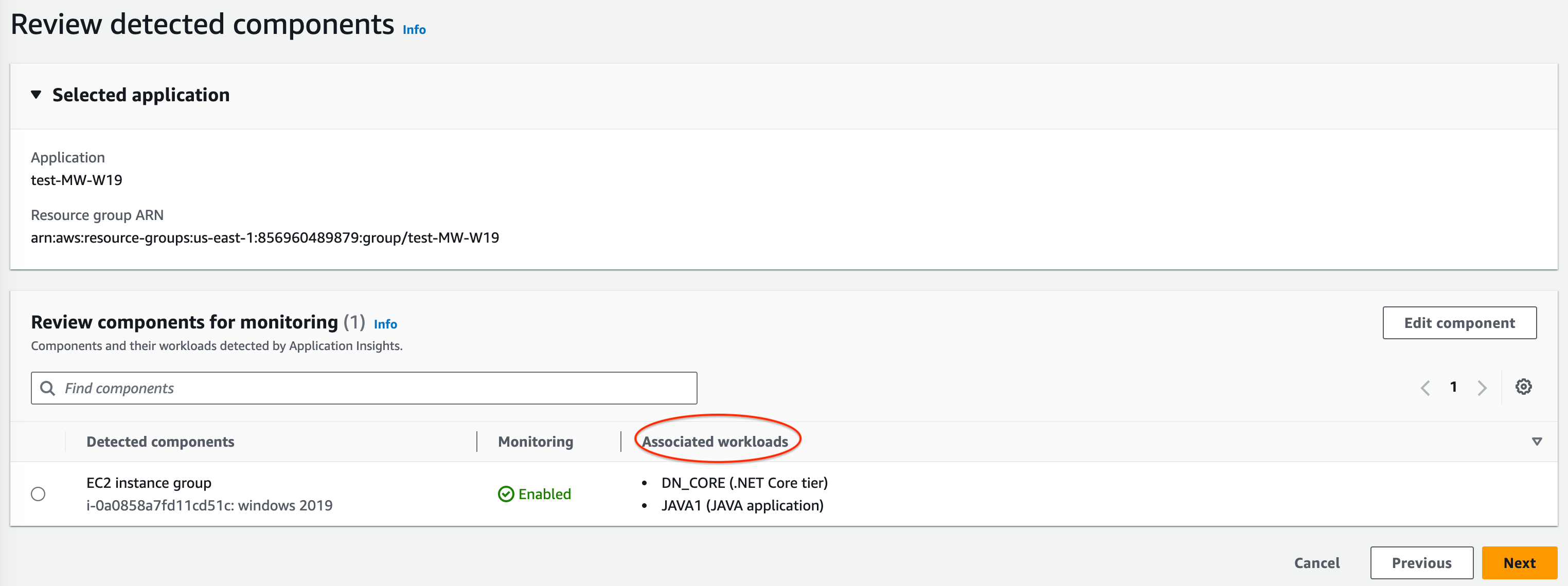 A seção de componentes detectados do console do CloudWatch Application Insights: visão geral dos componentes detectados e das workloads associadas.