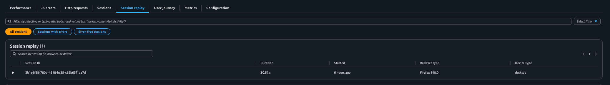 A guia Replay de sessão no console do CloudWatch RUM mostra uma lista de sessões gravadas com o ID da sessão, a duração, a hora de início, o tipo de navegador e o tipo de dispositivo.