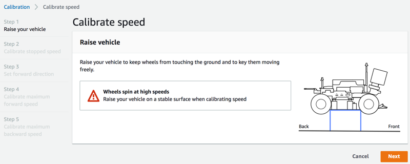 Imagem: Levante o DeepRacer veículo da AWS para começar a calibração da velocidade.