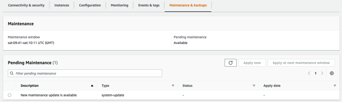 Console do Amazon DocumentDB mostrando a janela de manutenção dos clusters.