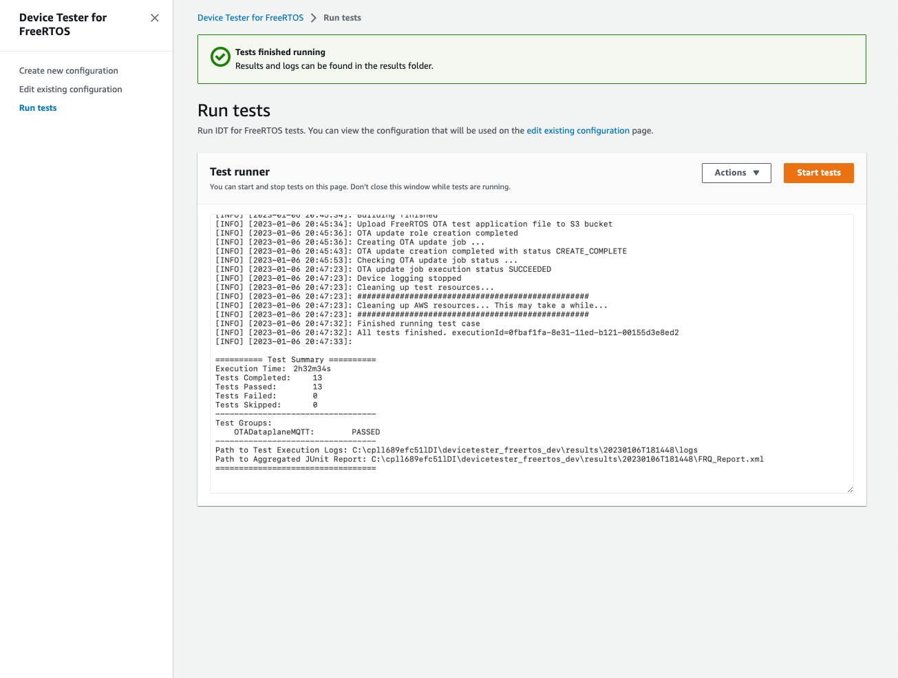 Registro de execução do Device Tester for FreeRTOS mostrando testes aprovados, grupos de teste e caminhos de arquivos para registros e relatórios.