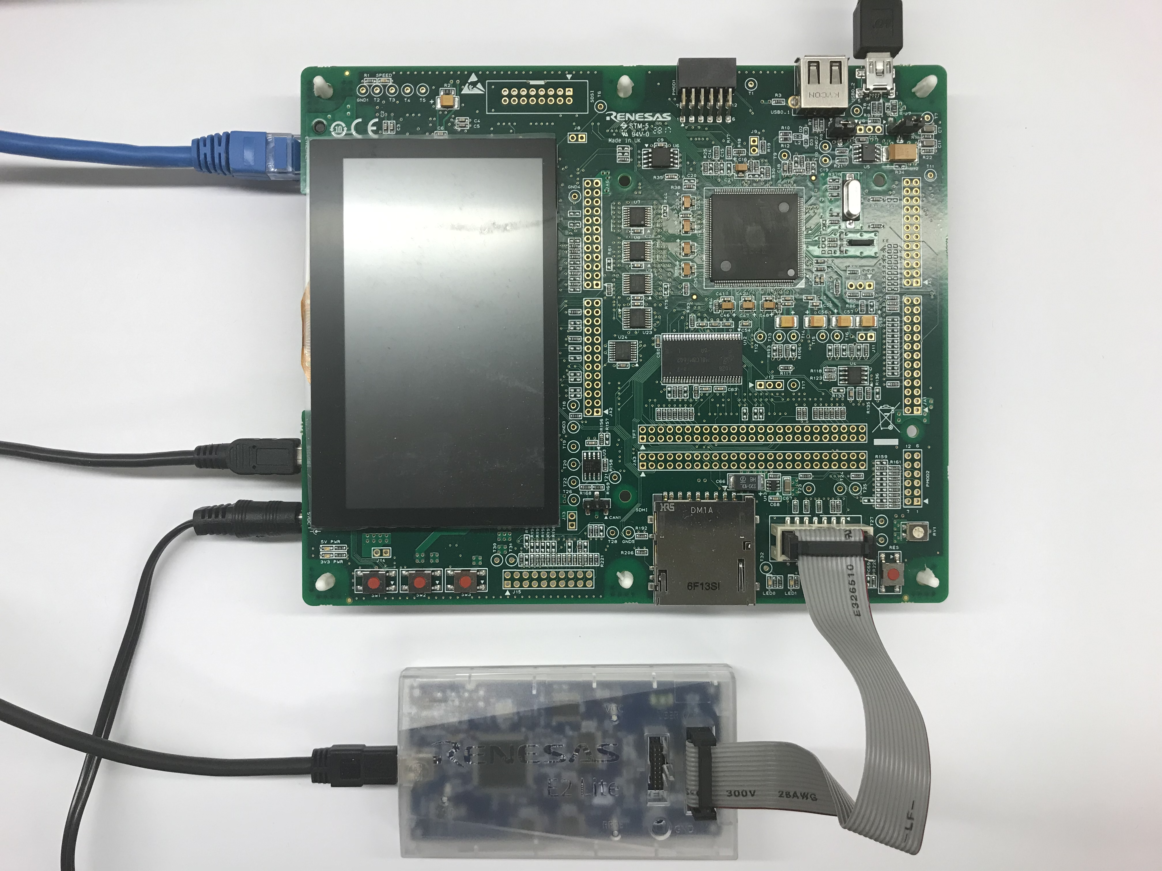 Placa de sistema embutida com várias interfaces e periféricos conectados.