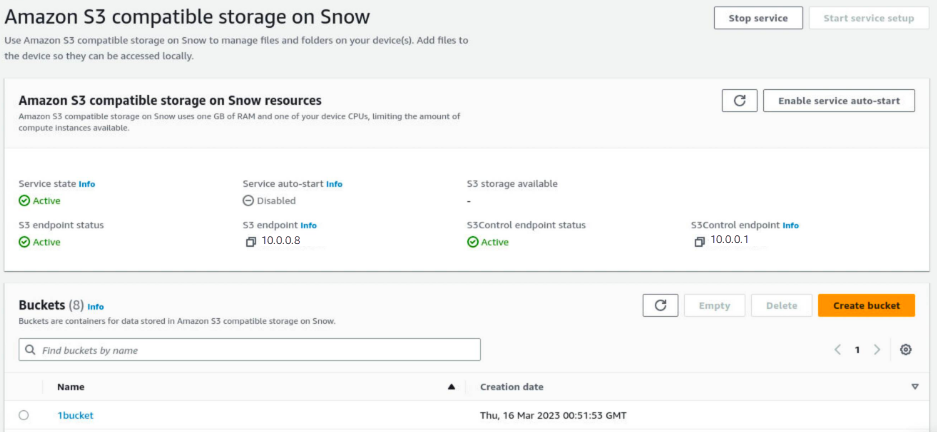 A tela de recursos de armazenamento compatível com Amazon S3 no Snowball Edge, mostrando o estado do serviço Ativo e seus endpoints ativos.