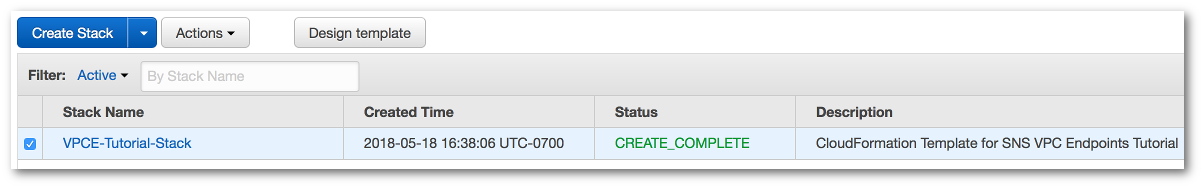 A AWS CloudFormation pilha com o status CREATE_COMPLETE.