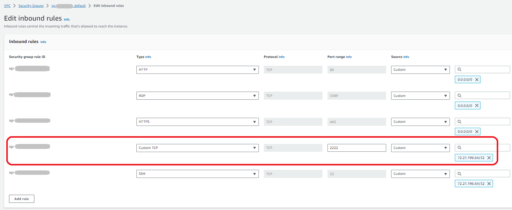 As regras de entrada para um exemplo de grupo de segurança, mostrando uma regra para SSH na porta 22 e TCP personalizado na porta 2222.