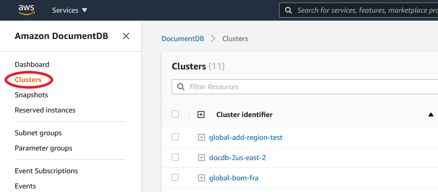 Amazon DocumentDB 控制台中的集群页面。