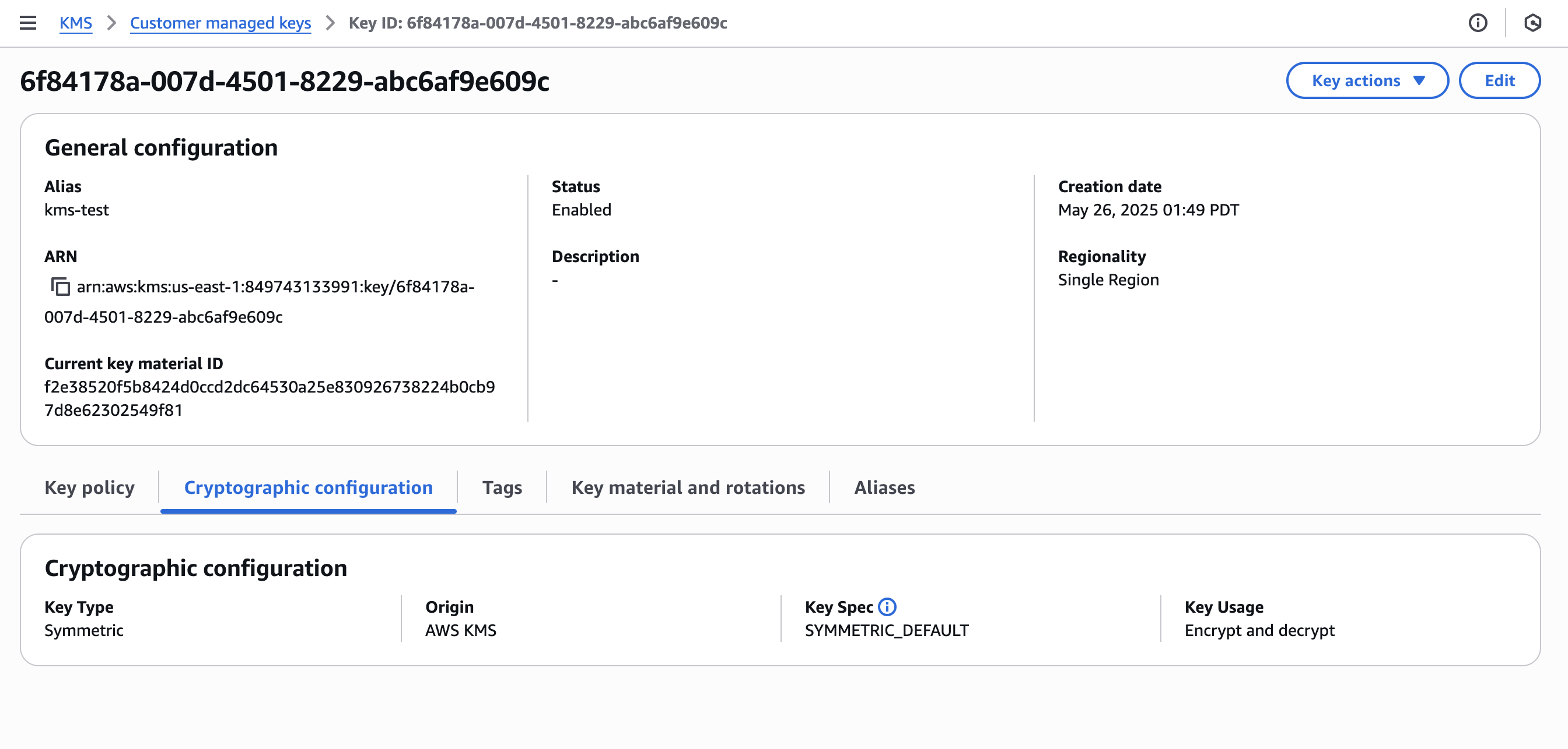 AWS KMS客户托管式密钥 details showing general and cryptographic configurations.