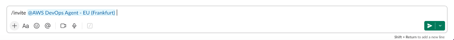 Slack 訊息列顯示具有 regional AWS DevOps Agent 應用程式名稱的 /invite 命令。