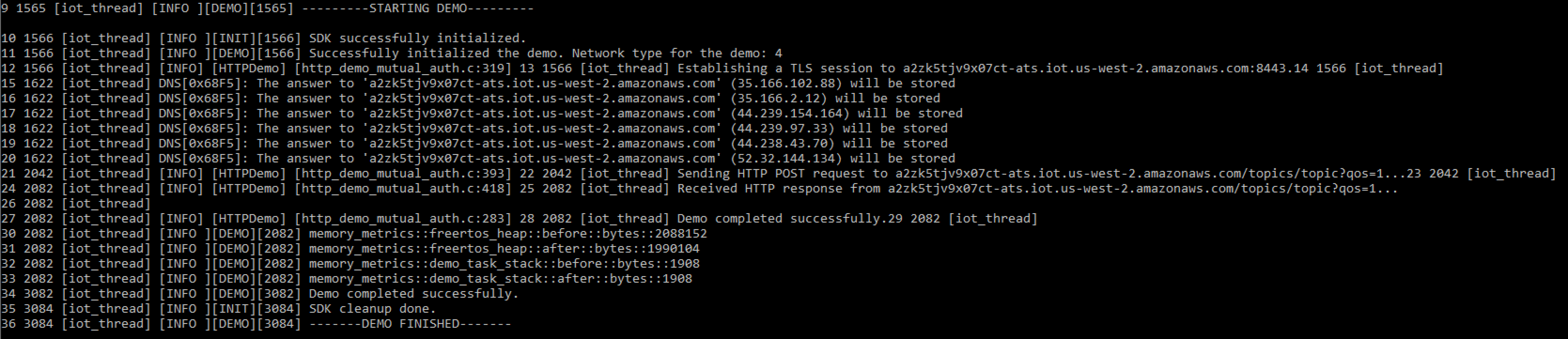 記錄輸出顯示 AWS IoT 示範初始化、TLS 工作階段建立、HTTP POST 請求,以及表示示範成功完成的記憶體指標。