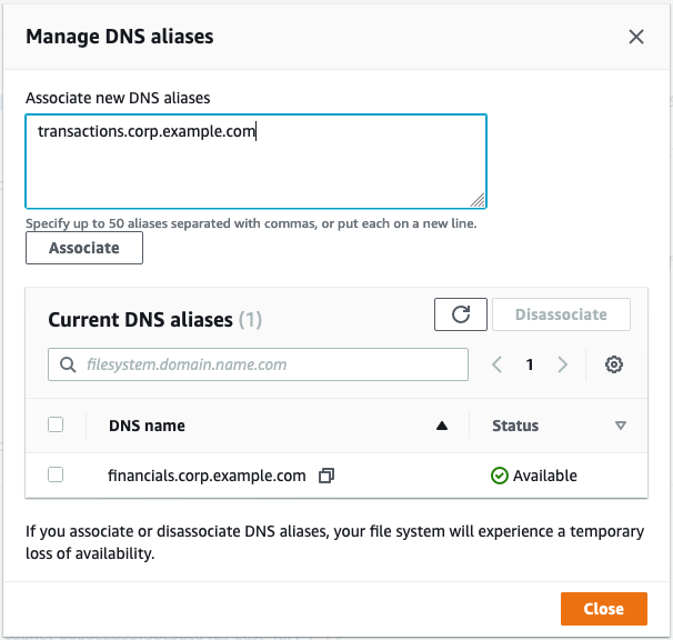 FSx 主控台 管理 DNS 別名視窗，使用此視窗將 DNS 別名與 FSx for Windows File Server 檔案系統建立關聯和取消關聯。